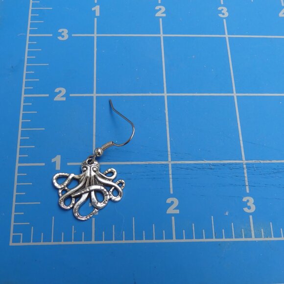 Octopus Earrings or Cuthulu 4055 - Picture 4 of 5